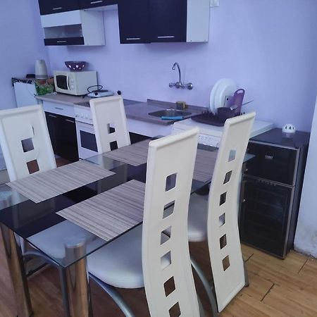 Малък Апартамент В Центъра На Гр.Бургас Burgas Bagian luar foto